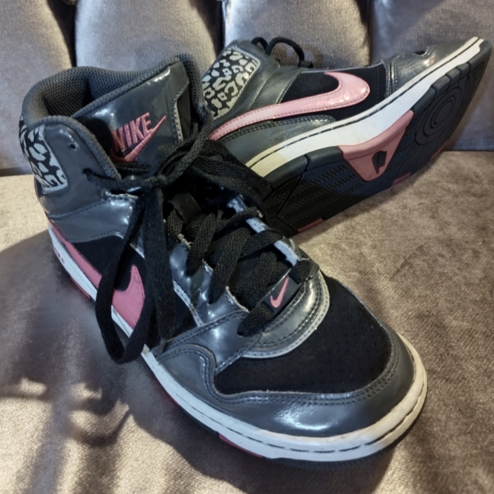 Ladies vintage Nikes Prestige 3s  size 7 hot pink